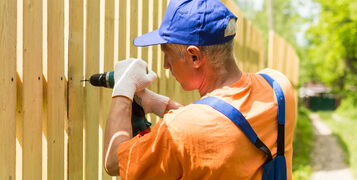 Handyman,Outdoors,Works,With,Cordless,Screwdriver,,Mounting,Wooden,Fence